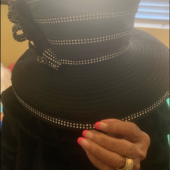 👒 Whittal & Shon Designer Hat - BLK/Silver - $150 - Picture 3 of 4